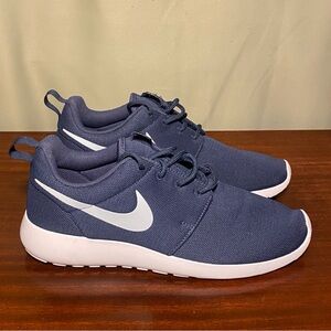 Nike Roshe One Women’s Running Walking Midnight Navy White Shoes Size 11